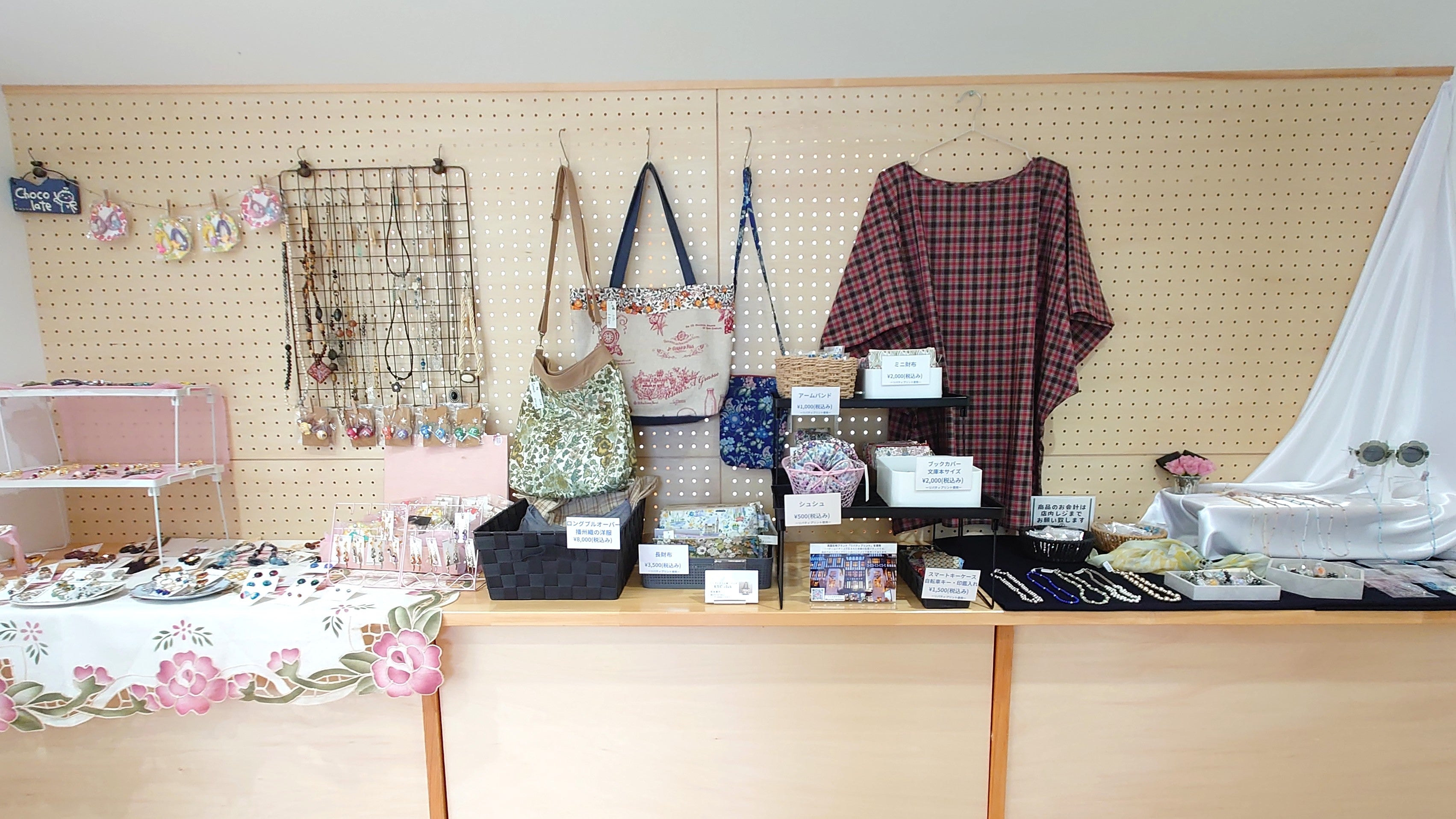 上郡町のhanaテラスレストランで、10月から出会える作家様をご紹介。